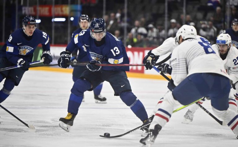 Leijonat piinasi Suomen kansaa – epätoivon kautta Maamme-lauluun