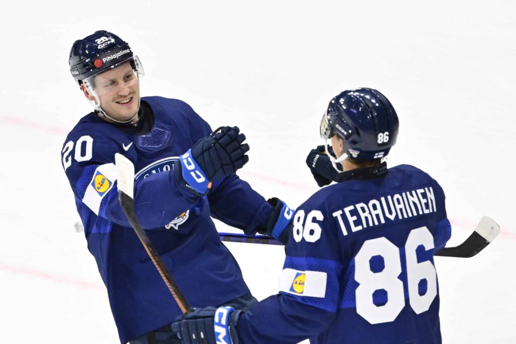 Leijonat raateli pakkopullavastustajansa henkihieveriin