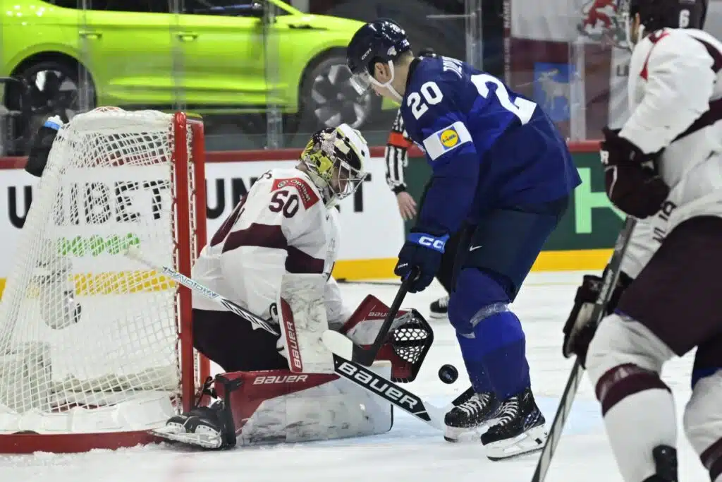 Leijonat voitti hikisesti – Latvia murskaavasti parempi katsomossa