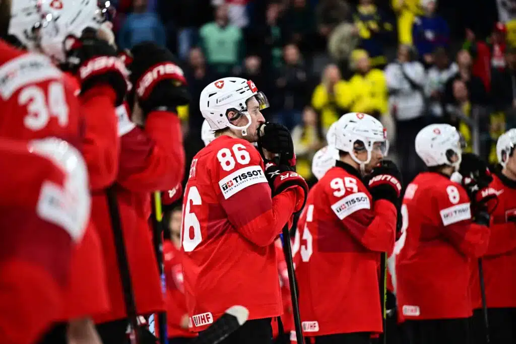 Sveitsin leirissä tunteet pinnassa – ”Vaikea niellä tätä”