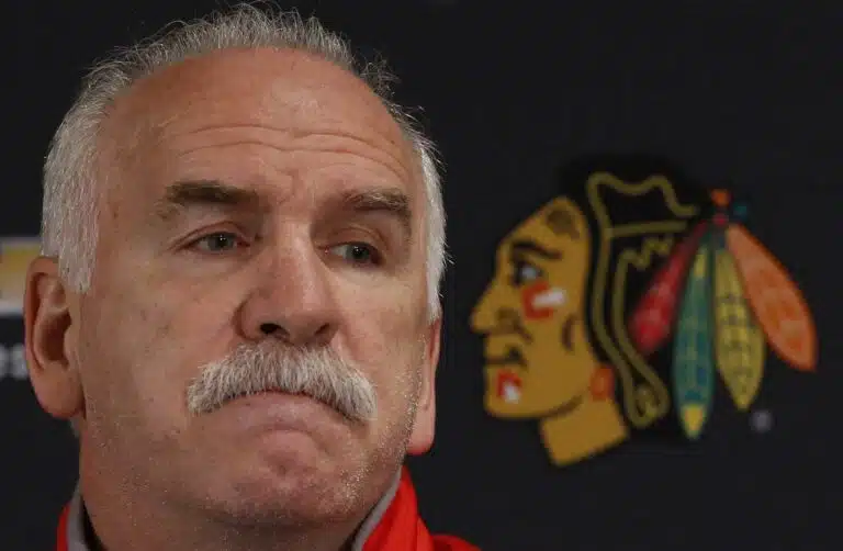 Kohussa ryvettynyt valmentaja palaa NHL:ään