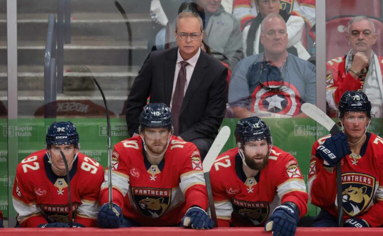 NHL:n tähtivalmentaja antoi isot kehut – ”Hauskoja juttuja”
