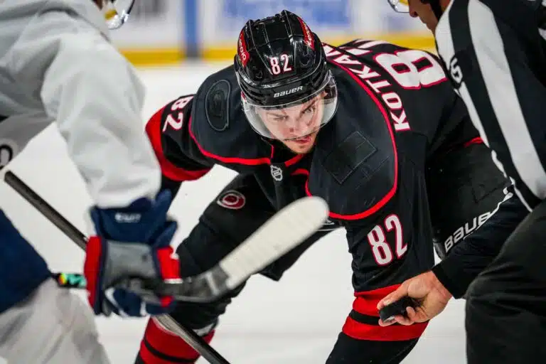 Jesperi Kotkaniemi floppasi – faneilta kovia vaatimuksia