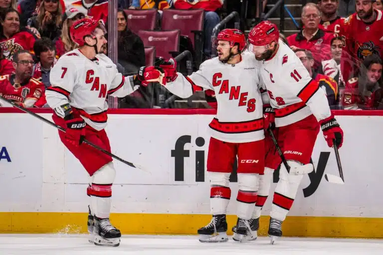 Carolina Hurricanes teki sensaatiomaista historiaa – vasta NHL:n viides joukkue, joka onnistuu jäätävässä tempussa