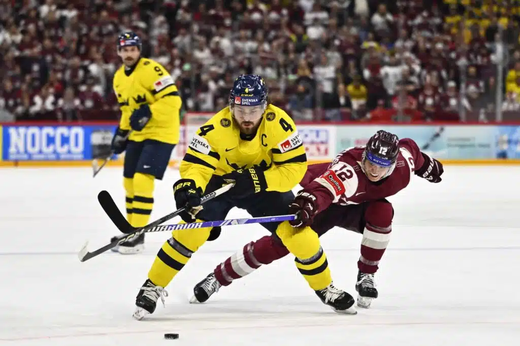 Jääkiekkotoimittajalta paljastus: Ruotsin olympiatähti kaupataan