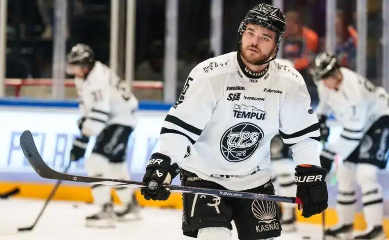 Pelikieltoja kärsinyt Liiga-puolustaja sai luottoa – ”Hänellä on aito halu”