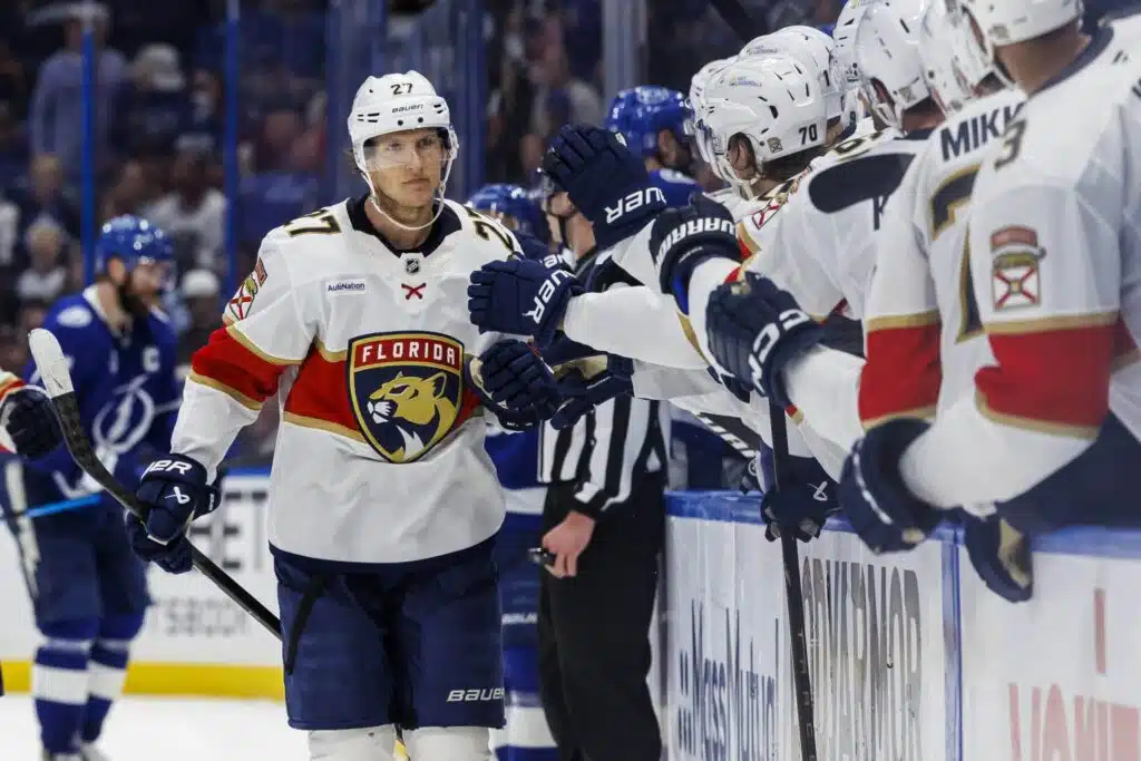 Florida Panthersilta raju suomalainen vappushow