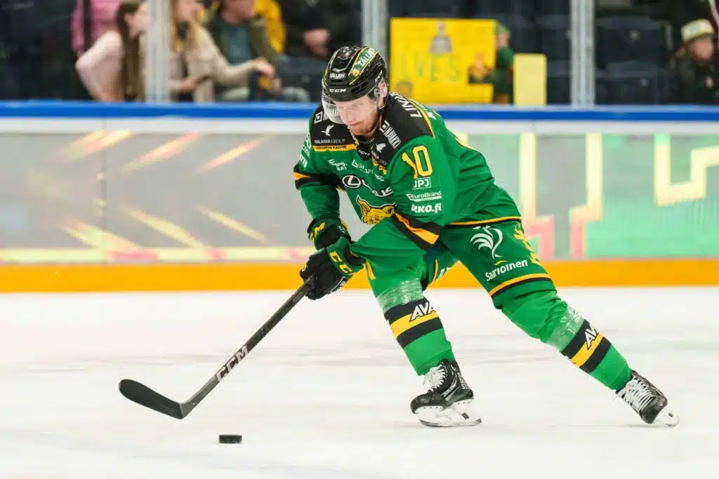 Liigan tähtipelaaja siirtyy SHL:ään – nyt vaaditaan näyttöjä