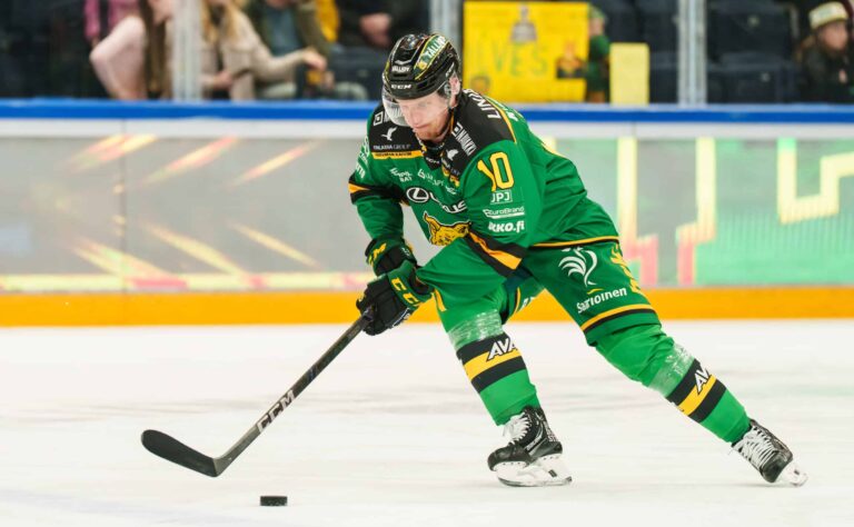 Liigan tähtipelaaja siirtyy SHL:ään – nyt vaaditaan näyttöjä