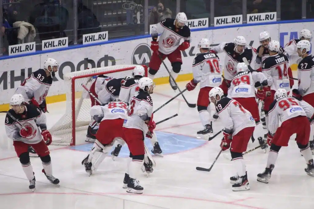 KHL murenee – yksi seura ulos