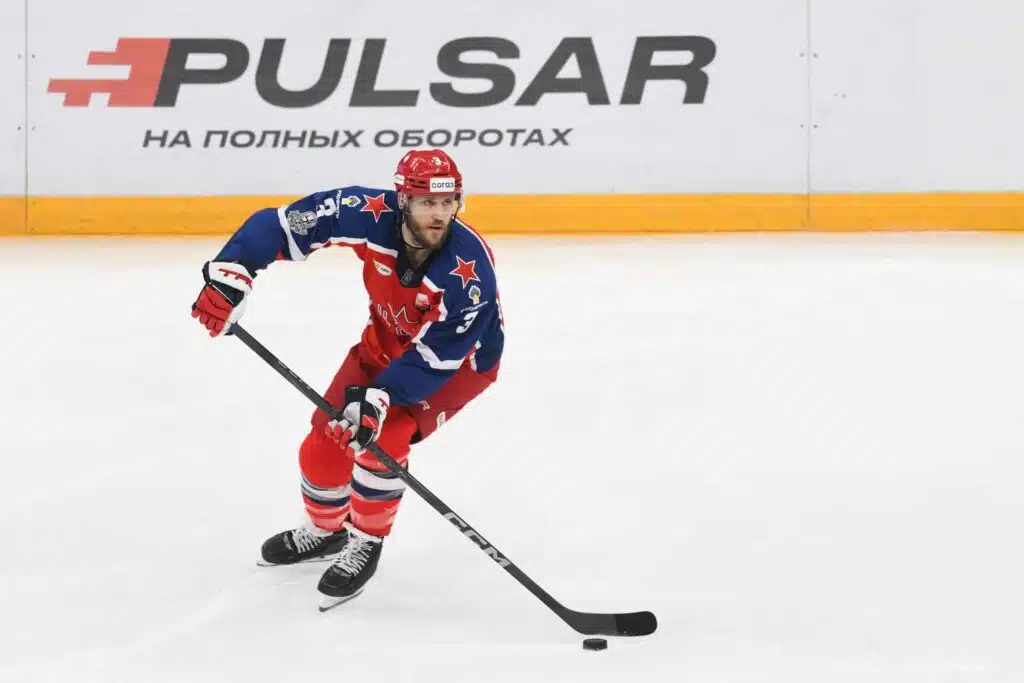 Ruotsalaispuolustaja vaihtoi KHL-seuraa – seurasi jotain odottamatonta