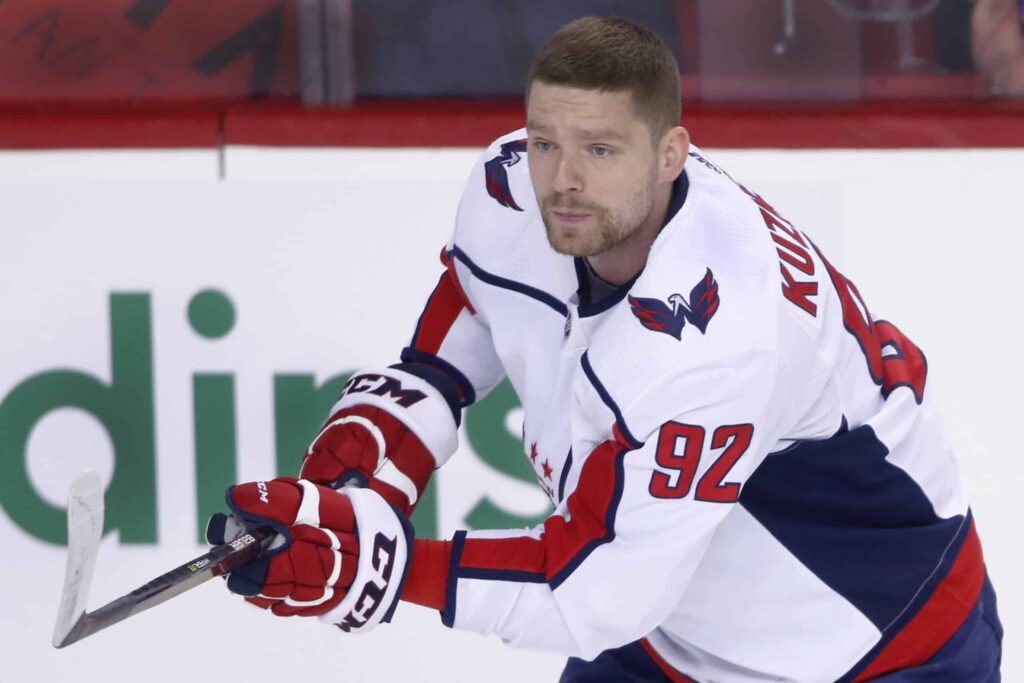 Gazprom vaikeuksissa – Jevgeni Kuznetsov yrittää paluuta NHL:ään