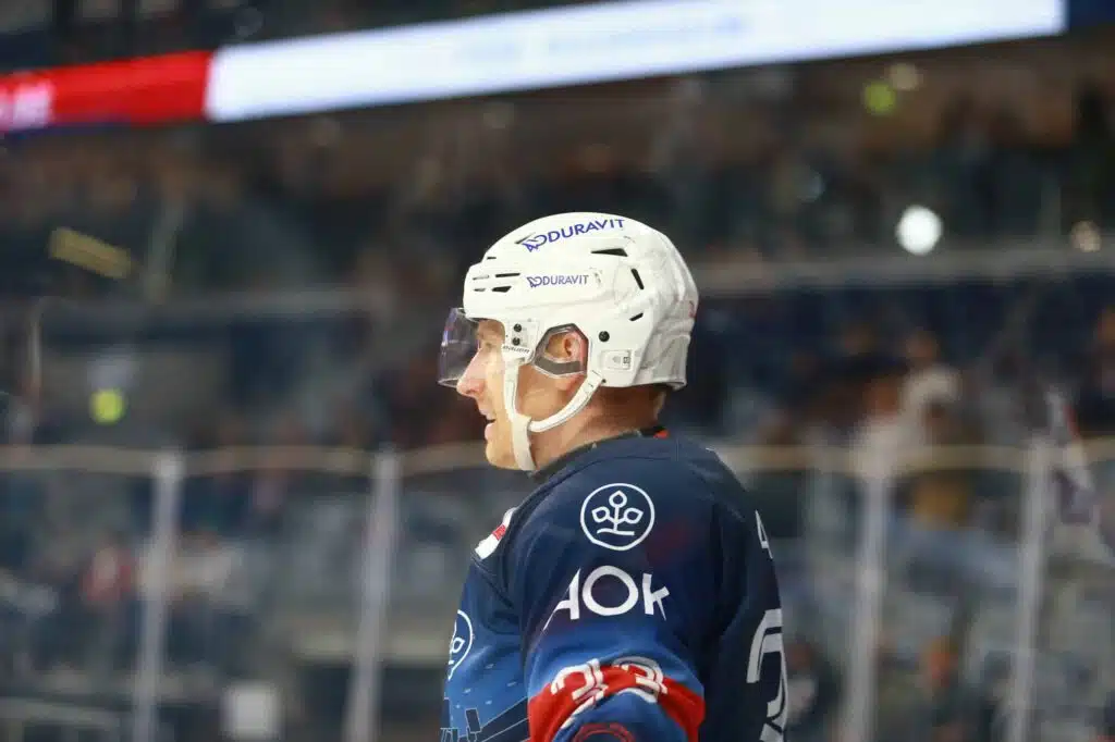 Markus Hännikäinen vaihtaa sarjaa