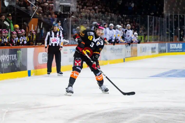 Entinen Liiga-tähti vaihtaa maisemaa – siirtyy Lauri Marjamäen valmennukseen