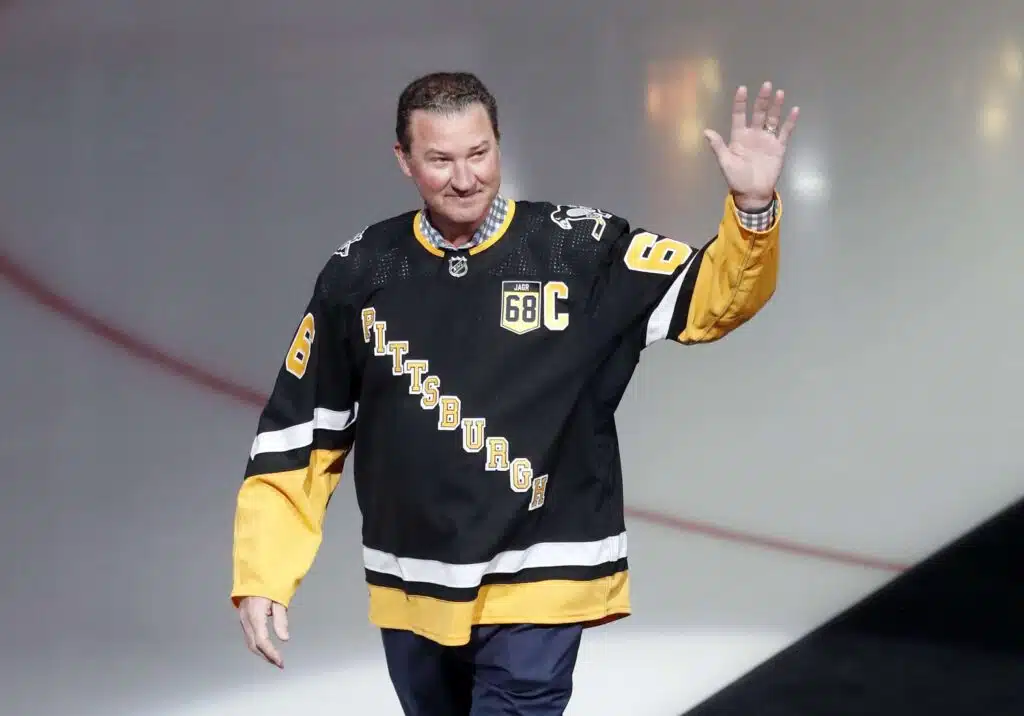 Mario Lemieux ja Jaromir Jagr suunnittelevat peliliikettä