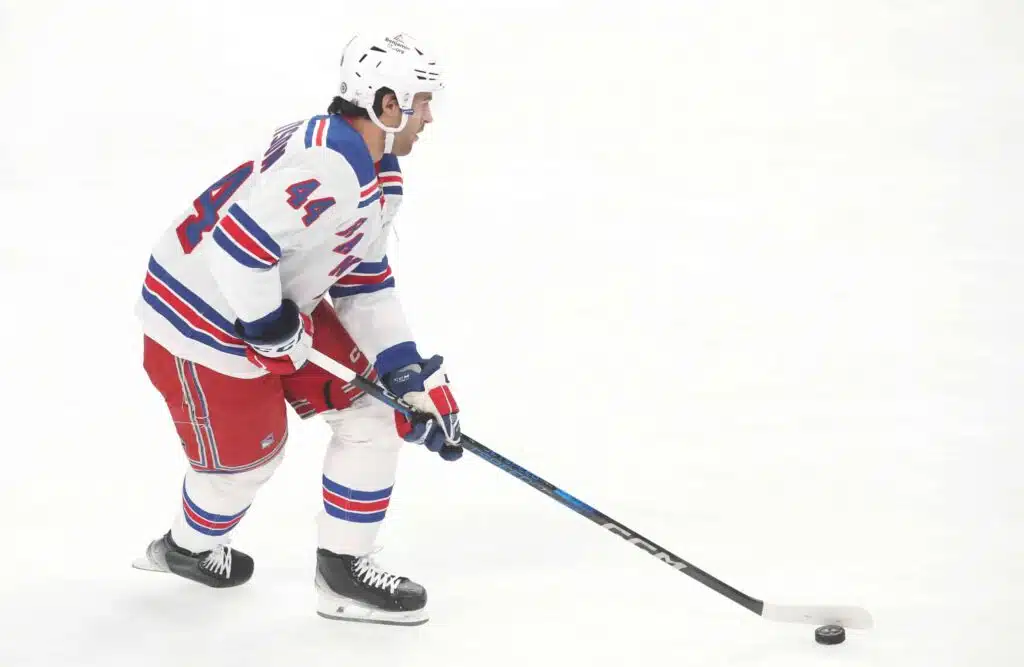 NY Rangers kiinnitti lupaavan puolustajan