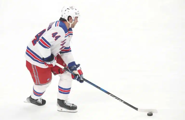 NY Rangers kiinnitti lupaavan puolustajan