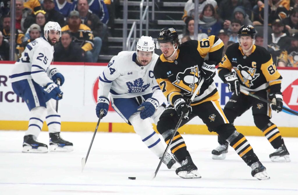 Pittsburgh Penguins ravistelemassa joukkuetta – kaksi hyökkääjää lähtökuopissa