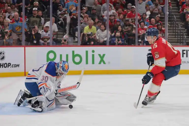 Katso video: Käsittämätön pelastus – Edmontonin maalivahti pilasi jatkoerässä Floridan juhlat