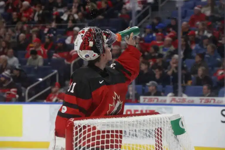 Nyt se on varmaa – kohumaalivahti palaa NHL:ään