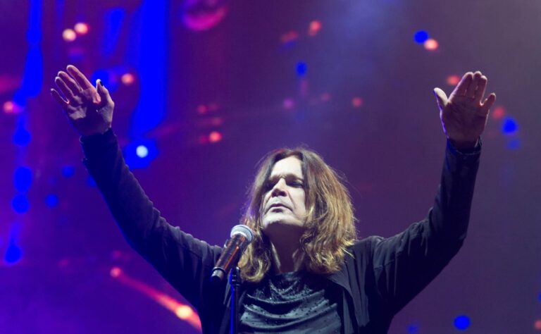 Montreal Canadiens antoi Ozzy Osbournelle oman pelinumeron
