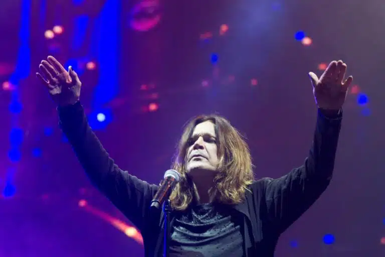 Montreal Canadiens antoi Ozzy Osbournelle oman pelinumeron