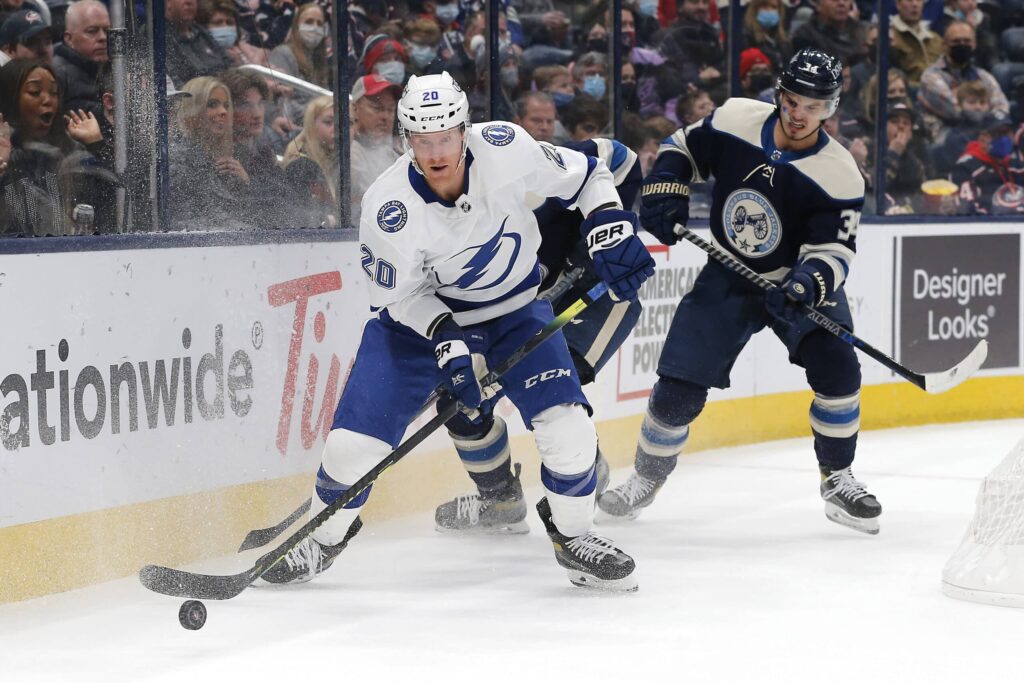 Loukkaantumisista kärsinyt NHL-hyökkääjä lyö pillit pussiin