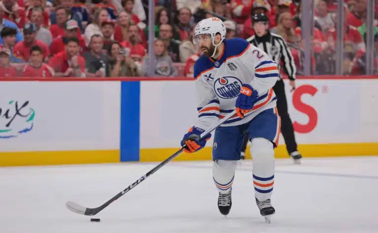 Supertähti liittyi NHL-legendan joukkoon – uskomaton temppu