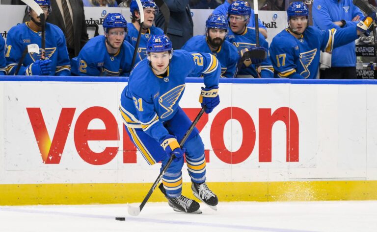 NHL-seuralta synkkiä uutisia – suomalaishyökkääjä nostettiin ylös