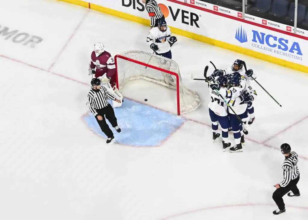 Pikkuleijonat Kanadan kimppuun – katso kentälliset