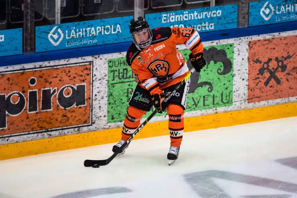 Tähtipuolustajan isällä oli outo tyyli – ”Olisi se aika outoa”