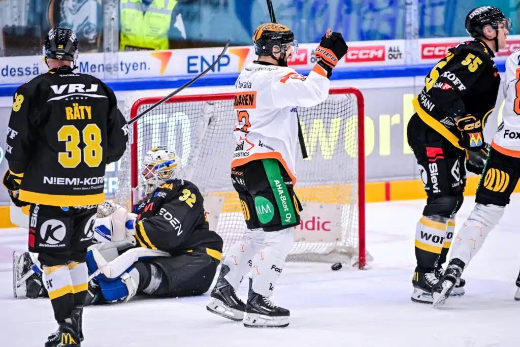 Oulun Kärpiltä surkea esitys – uusi maalivahti imuroi