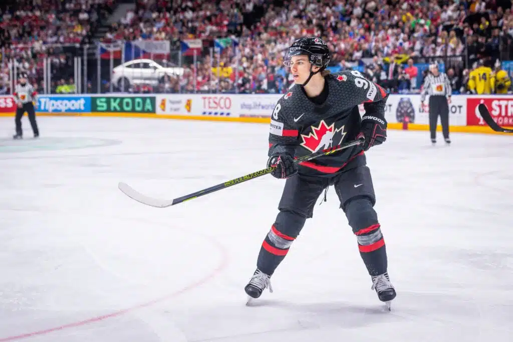 Ei voi olla totta – superkautta pelaava NHL-lupaus poistui nopeasti kaukalosta