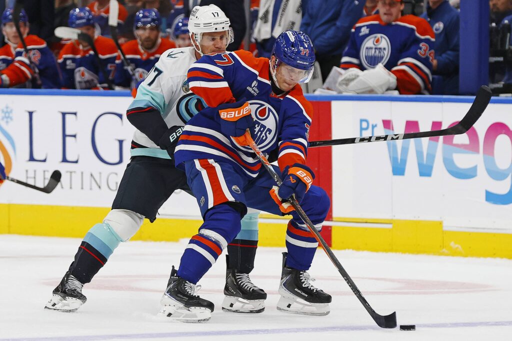Asiantuntijalta huimaa ylistystä suomalaisesta sensaatiosta – ”Näyttää NHL-pelaajalta”