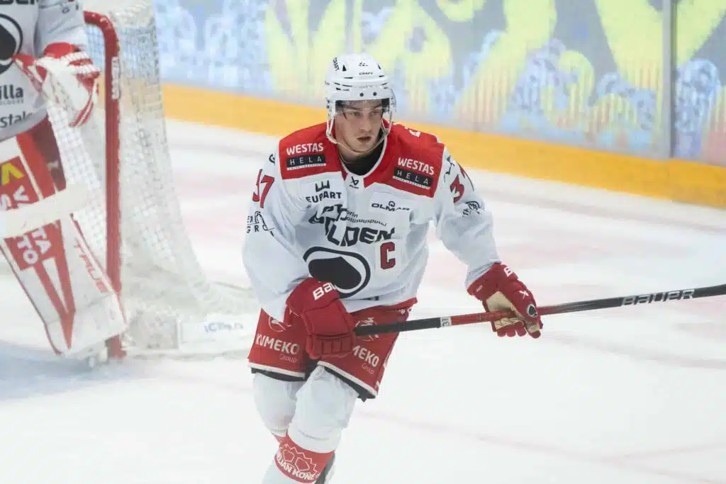 Liigan kultakypärä joutui lähtemään toisesta seurasta: ”Ei tarjonnut tukea” – Nykyinen seura kuittailee rajusti