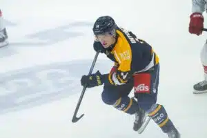 Joukkohyvästeille jatkoa – Lukko-hyökkääjän ensi kauden sopimus purettu