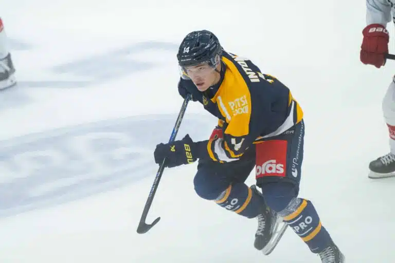 Joukkohyvästeille jatkoa – Lukko-hyökkääjän ensi kauden sopimus purettu