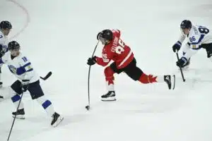 Kanadan kuumin kiekkolupaus näki tarpeeksi – nyt suoraa puhetta Nathan MacKinnonista ja Connor McDavidista