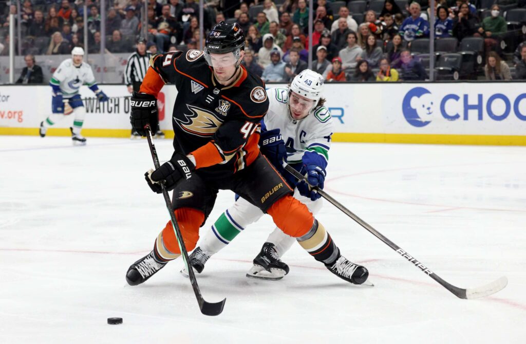 NHL:ssä tapahtui ihmeitä – tappelija onnistui brutaalissa tempussa