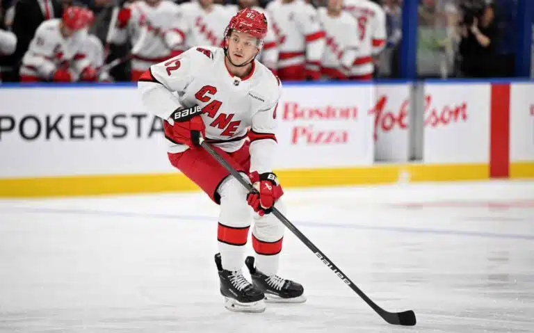 Lähde: Jesperi Kotkaniemi on Stanley Cup -suosikin harkinnassa