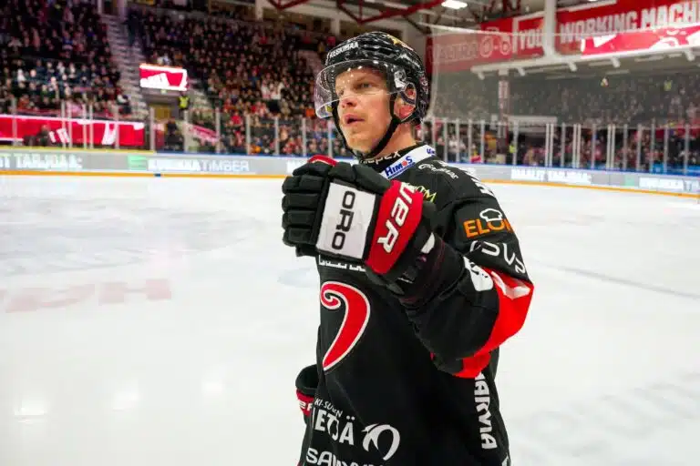 Vain 9 ottelua viime kaudella – Teemu Erosen vaikeudet jatkuvat JYPissä