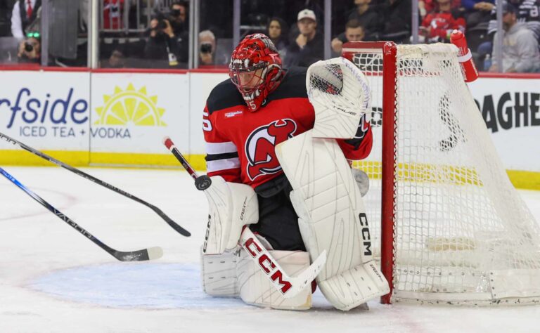 Hommat lähtivät lapasesta summerin soidessa – NHL-ottelu päättyi dramaattisella tavalla