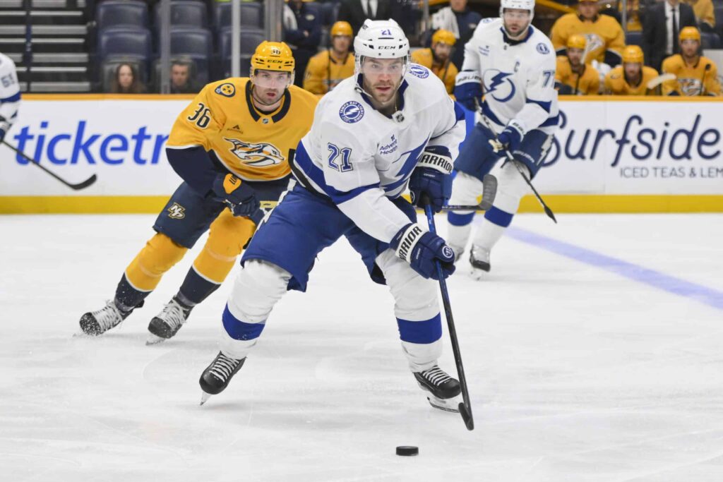 Tampa Bay Lightningille huonoja uutisia tuplaten – tähtisentteri sivuun