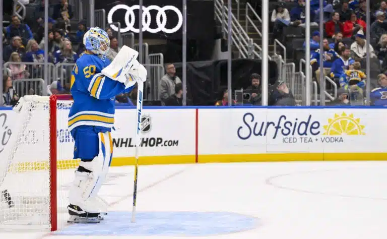 NHL-valmentaja yritti vaihtaa maalivahtia – ei löytänyt varaveskaria