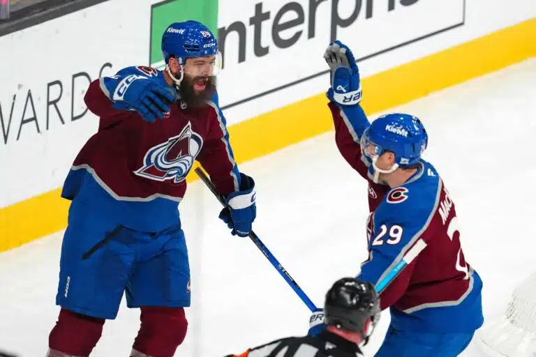 Nathan Mackinnon hehkutti NHL:n veteraanipakin erityisyyttä: ”Moni pelaaja on saanut tästä jo tarpeekseen”