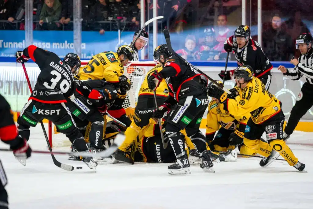 ”V**un Liiga!” Kirosanat kaikuivat ja mailoja katkottiin – näin erotuomarijohtaja perusteli kohuratkaisua