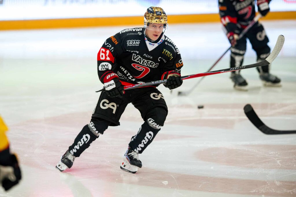 Musertava uutinen! Liigan supertähti puoli kautta sivussa