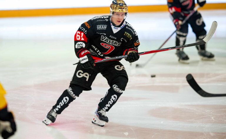 Musertava uutinen! Liigan supertähti puoli kautta sivussa