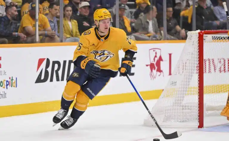 Suomalainen huippulupaus hirmuisessa liekissä – takoo bussiliigassa hurjaa tulosta