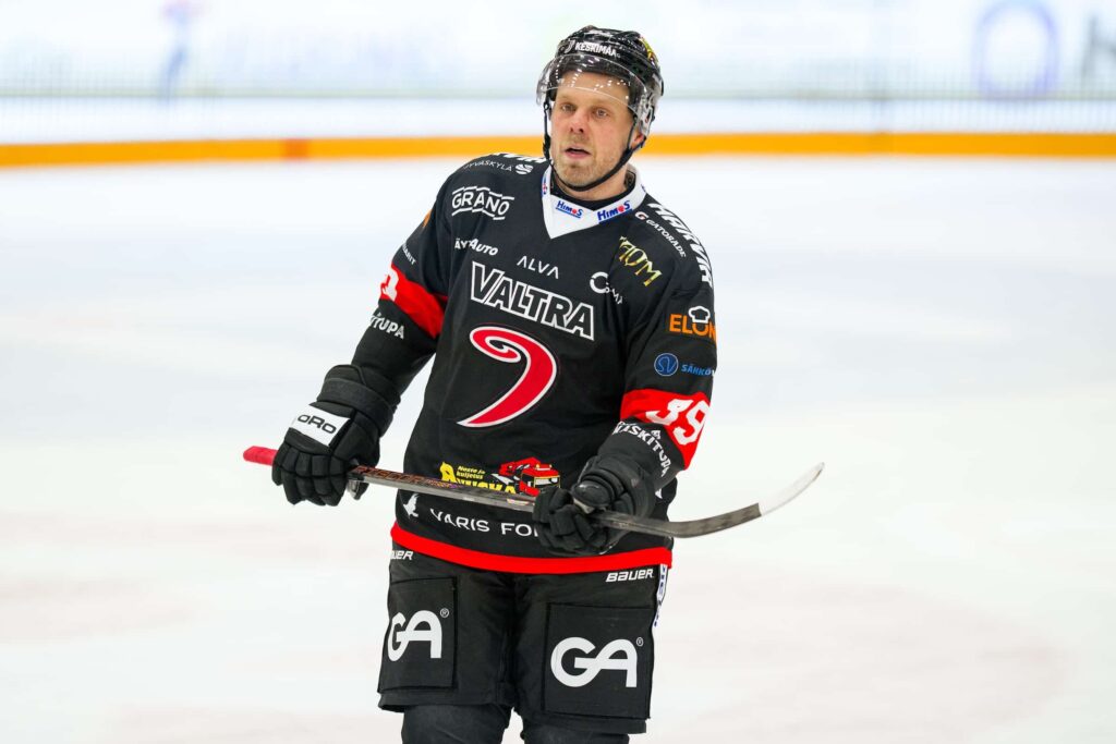 JYP-jyrän törkytaklauksesta iso panna